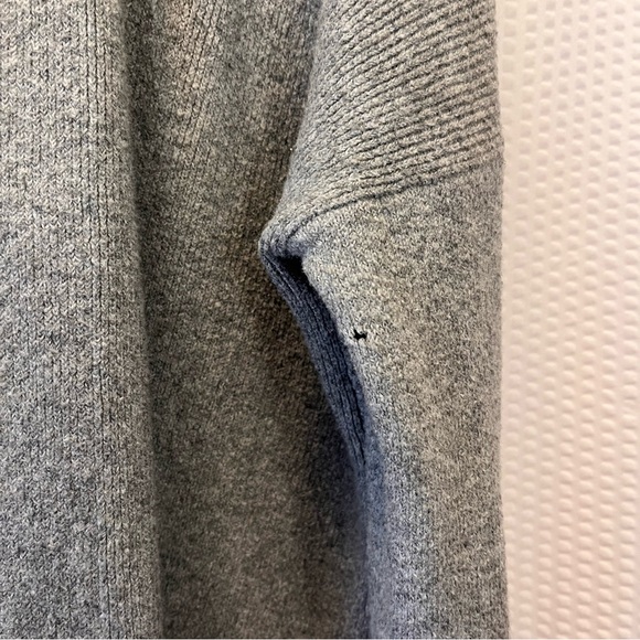 LOFT Gray Cardigan Size Medium Duster Soft DAMAGED - Picture 2 of 4